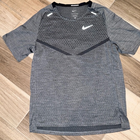 Nike Other - Nike Men's Gray Performance Shirt Sz L EUC